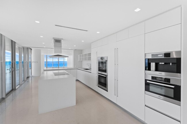 Building Photo - 350 Ocean Dr