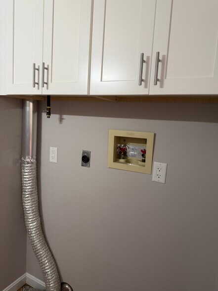 Building Photo - 51 Birchwood Dr