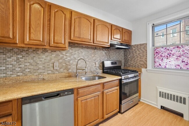 Building Photo - 176 Millburn Ave
