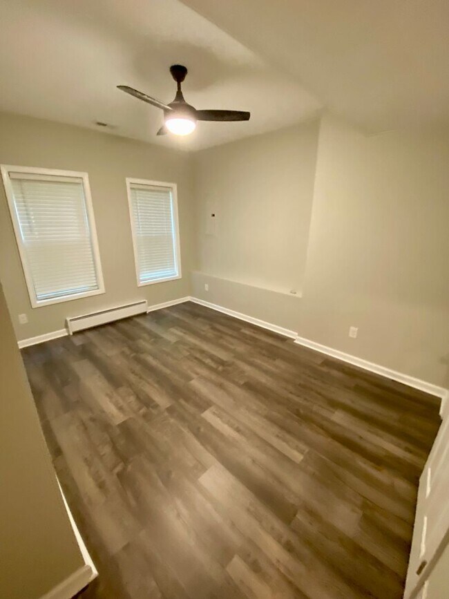 Building Photo - 2425 Laurel Falls Ln