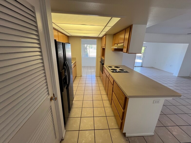 Building Photo - 848 S Saranac Ave