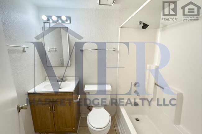 Building Photo - 2Bed/2Bath Apartment at Peoria Ave/19th Ave! Ready for Immediate Move-In! -- All Tile Flooring!