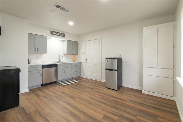 Building Photo - 308 W Marble St