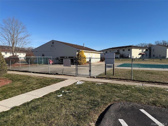 Building Photo - 276 Temple Hill Rd