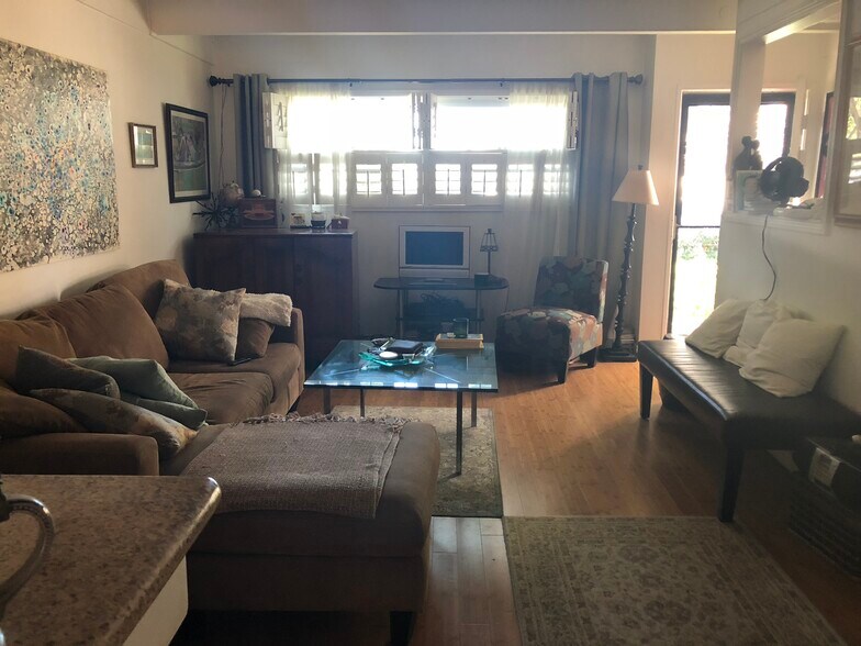 Building Photo - 4040 Grand View Blvd