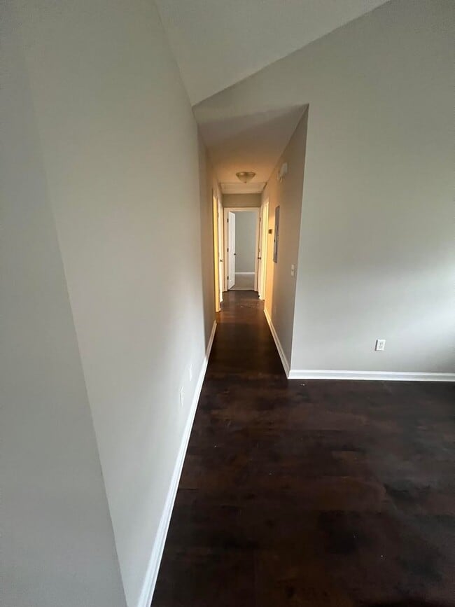 Building Photo - SUMMER MOVE-IN SPECIAL: $500 OFF 1ST MONTH...