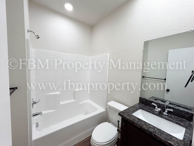 Building Photo - 818 Rose St