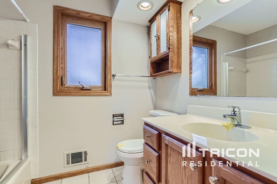 Building Photo - 4845 Orleans Ln N