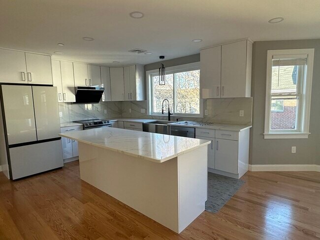 Primary Photo - 60 Linden Ave