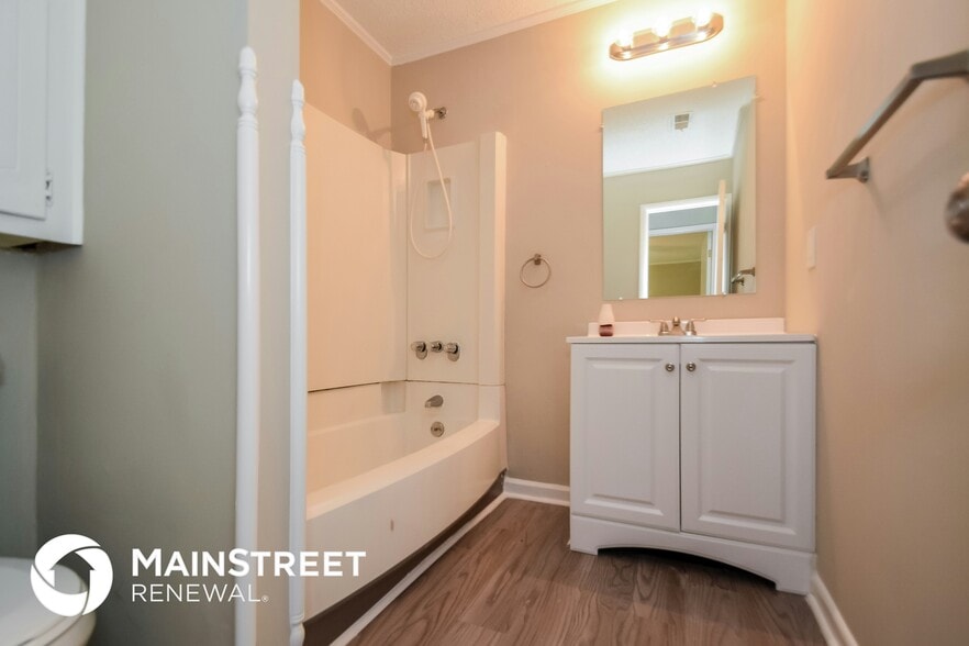 Building Photo - 5084 Oak Leaf Cir