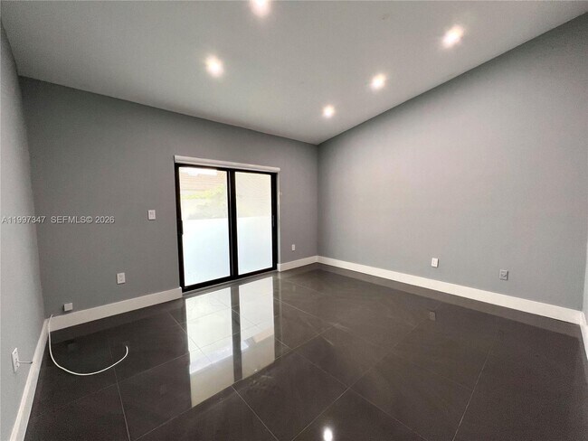 Building Photo - 9331 NW 48th Doral Terrace