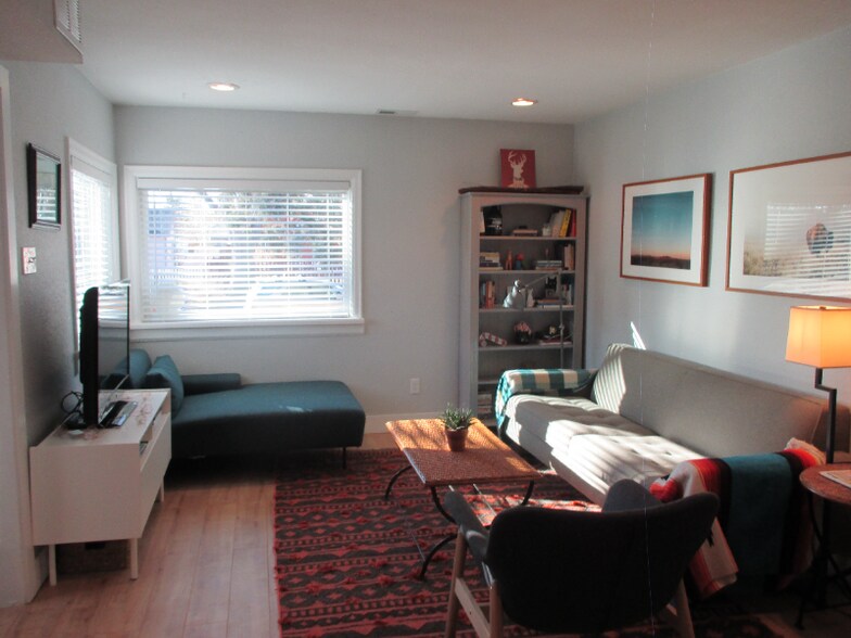 Building Photo - 4886 Perry St