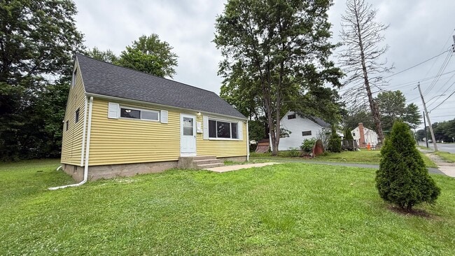 Building Photo - Gorgeous single-family home near Hartford ...