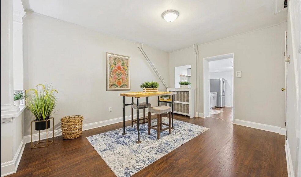 Building Photo - 108 Maple St