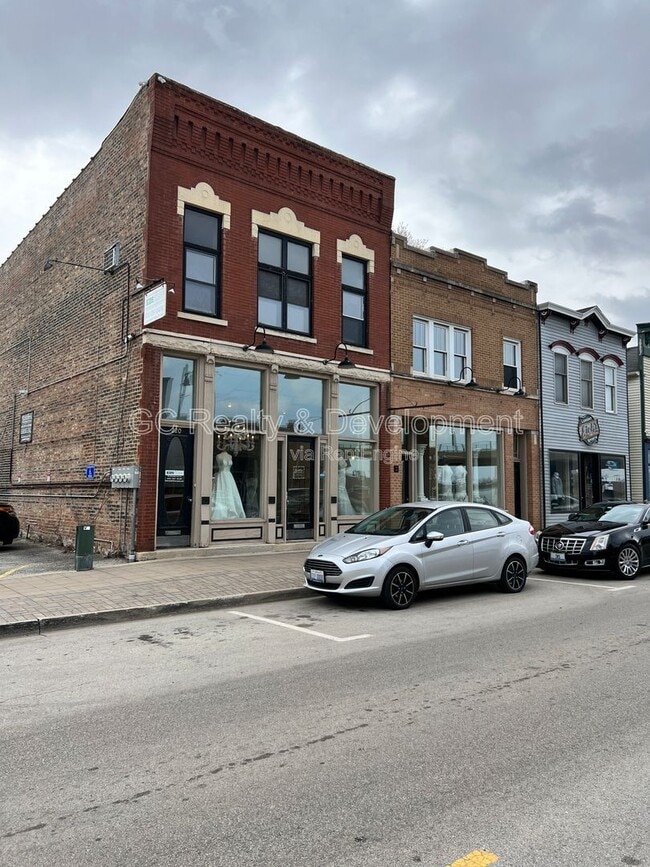 Building Photo - 220 Main St