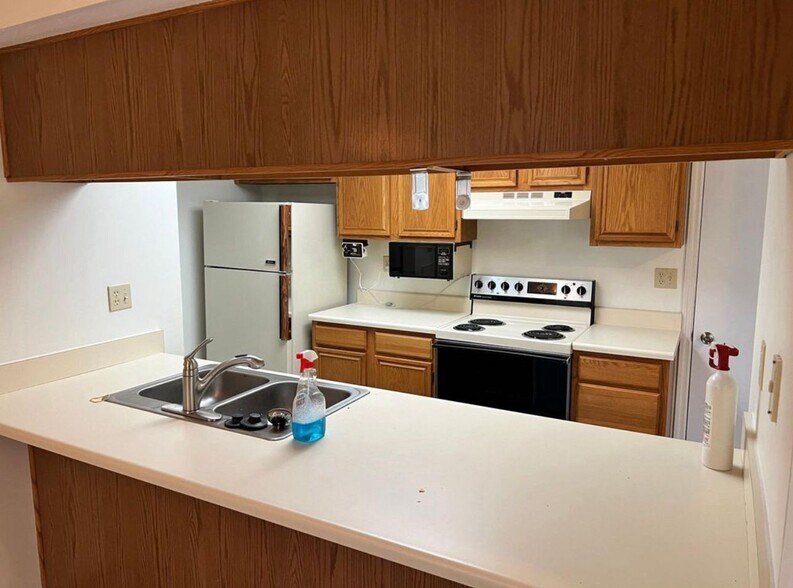 Kitchen - 2334 Raider Dr