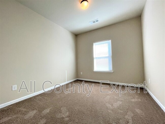 Building Photo - 599 Oakside Pl