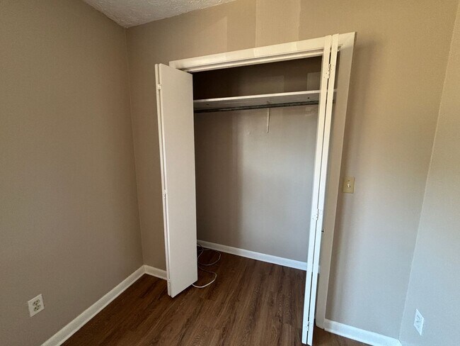 Building Photo - 208 Colwell Ln