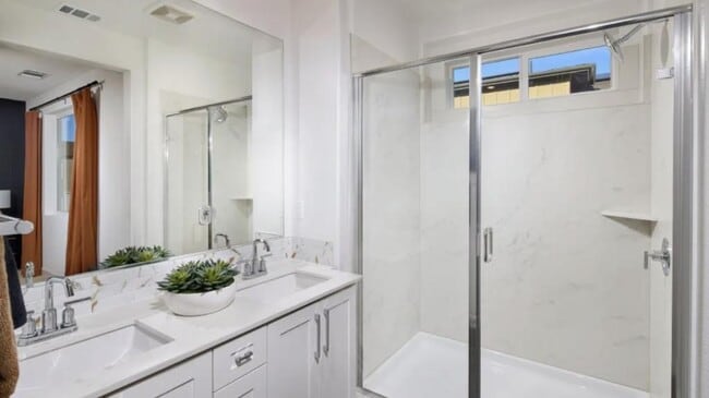 Building Photo - 14338 Savannah Ct