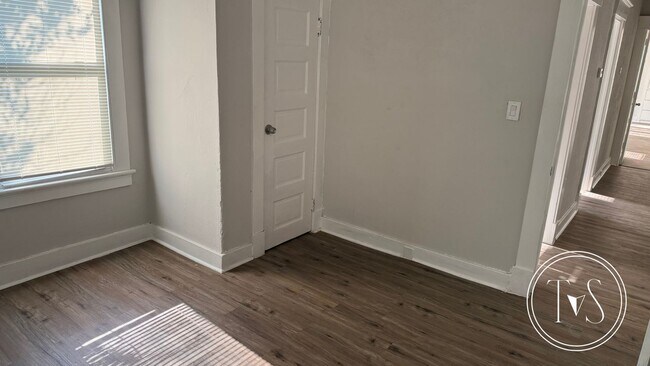 Building Photo - RATE DROP ALERT (was $1900/month)!