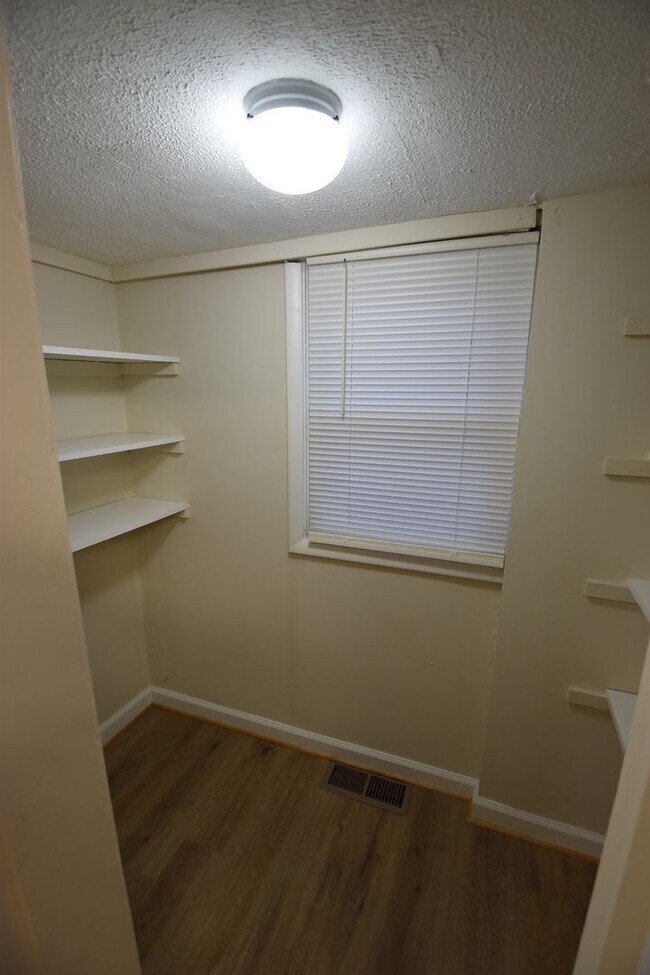 Building Photo - One Bedroom Home in Greenfield