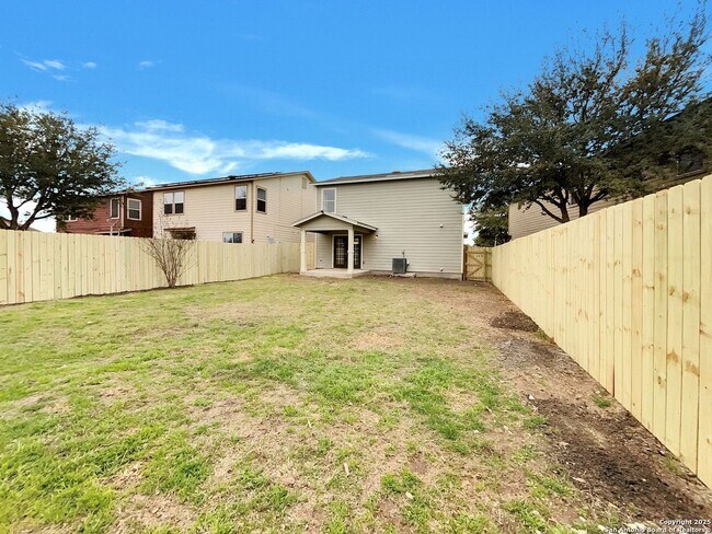 Building Photo - Charming 3 Bedroom 2 Bath home in Northeast Crossing.