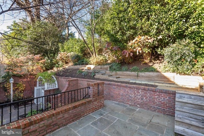 Building Photo - 2425 California St NW