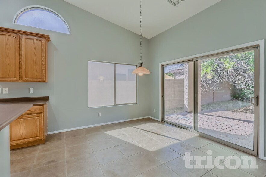 Building Photo - 44196 Vineyard St