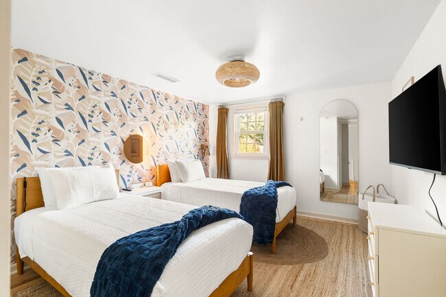 Building Photo - 1790 Wilshire Dr