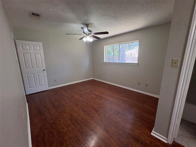 Building Photo - 2304 Silver Spur Dr