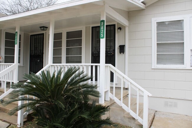 Building Photo - 2825 W Woodlawn Ave
