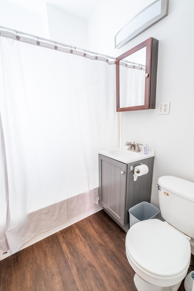 Building Photo - 715 Union Ave SE