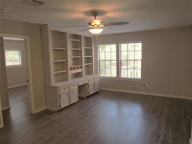 Building Photo - 3311 Golden Willow Dr