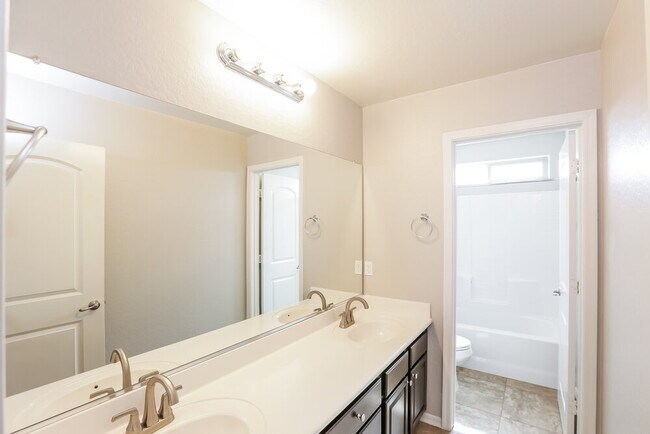 Building Photo - 3007 W La Salle St