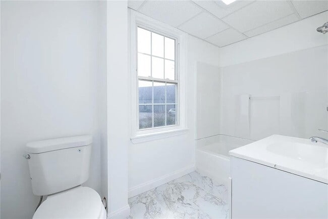 Building Photo - 12 Old Park Ave