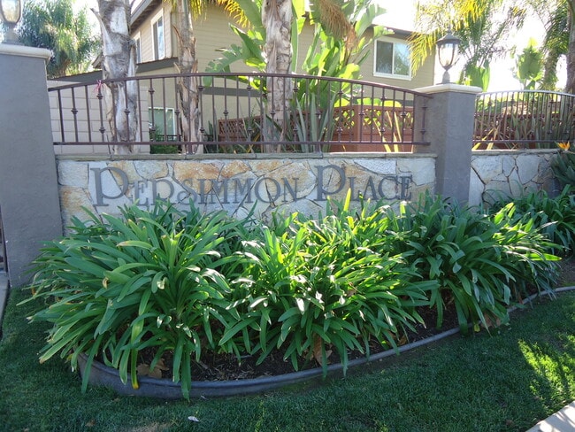 Building Photo - GORGEOUS TOWNHOME 3 BR, 2.5 BA, 2 CAR GARAGE