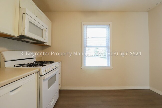 Building Photo - 2 Bed 1 Bath Tulsa - Move-in Ready!