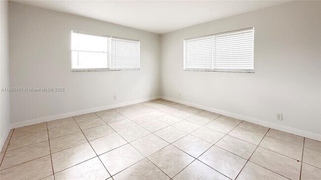 Building Photo - 8040 N Colony Cir