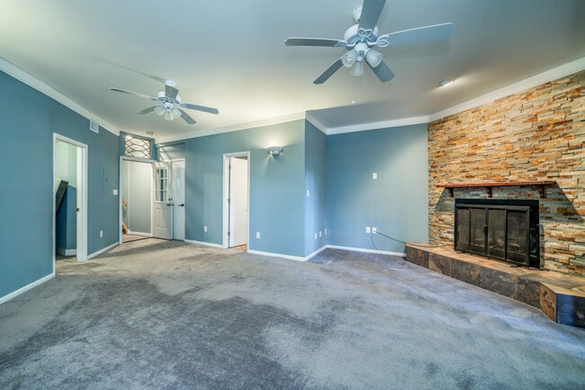 Building Photo - 305 Piney Mountain Dr