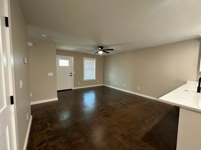 Building Photo - 501 Ave 3 NW