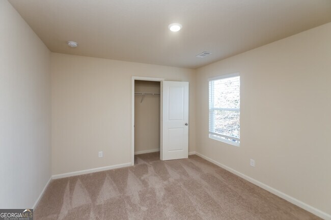 Building Photo - 243 Augusta Woods Dr