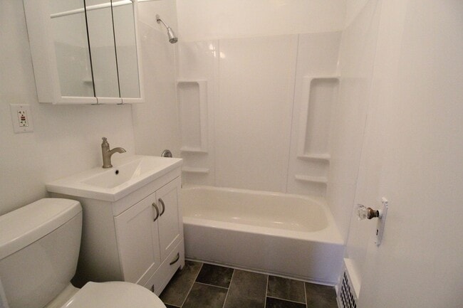 Building Photo - 2 Bedroom 1 Bath Home In Fairway