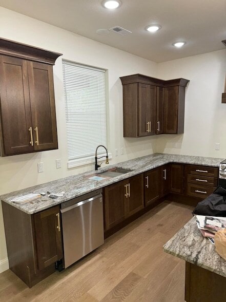 Building Photo - 1020 Crestland Ave