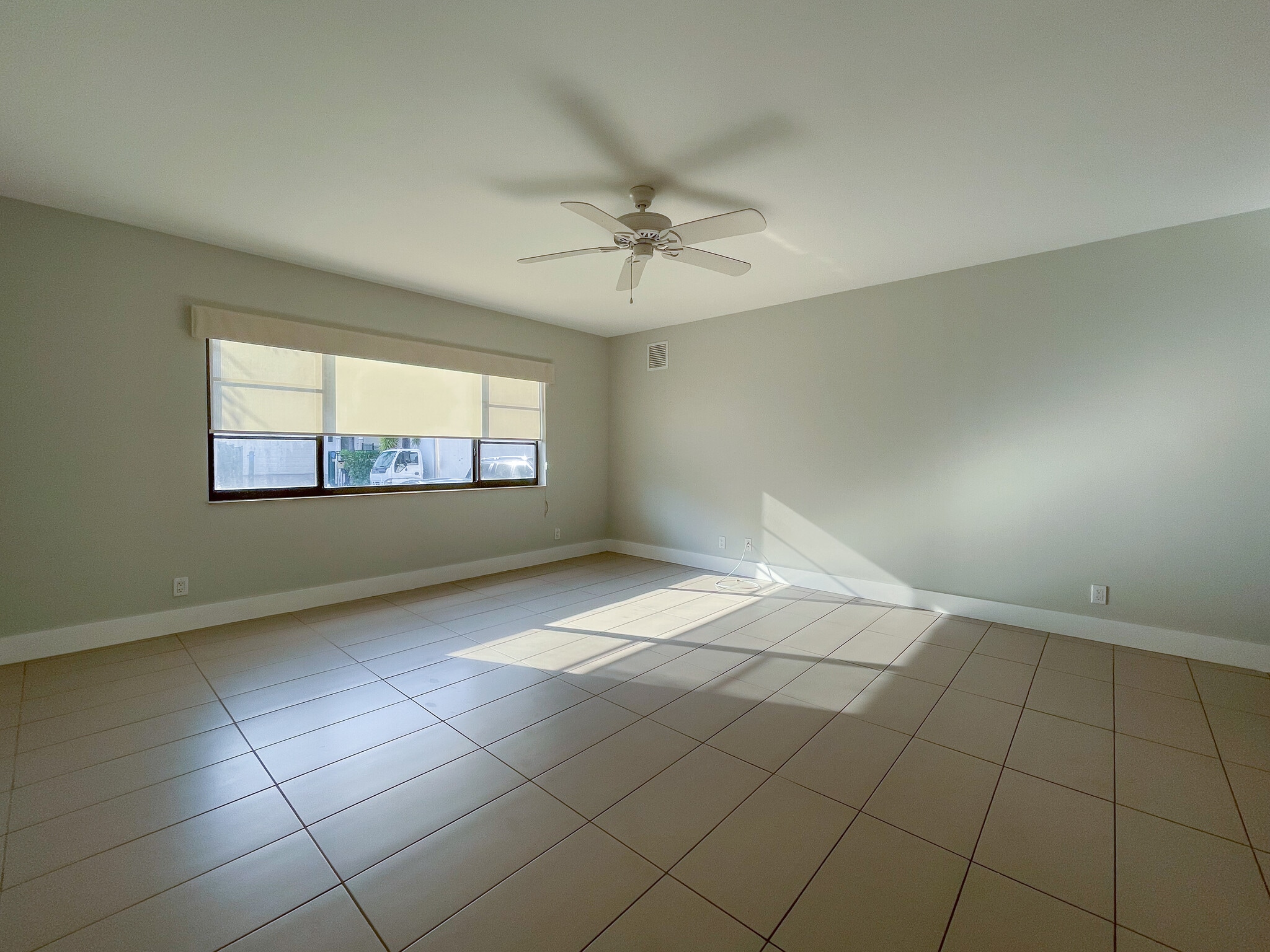 Building Photo - 64 Isle Of Venice Dr