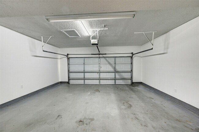 Building Photo - 921 Marine Dr