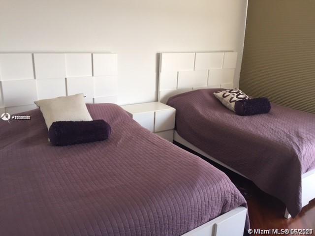 Building Photo - 2000 Island Blvd