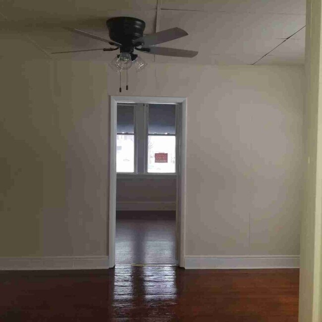 Building Photo - 212 20th St