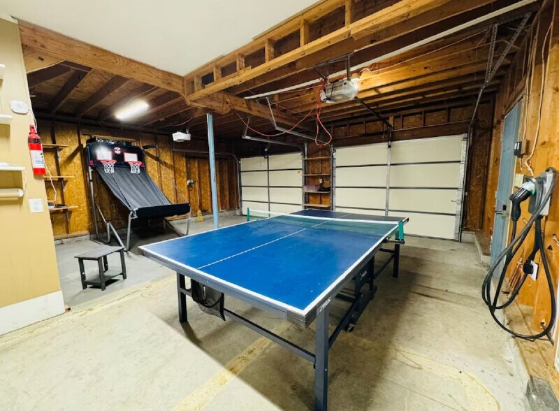 Building Photo - 1645 Burks Branch Rd