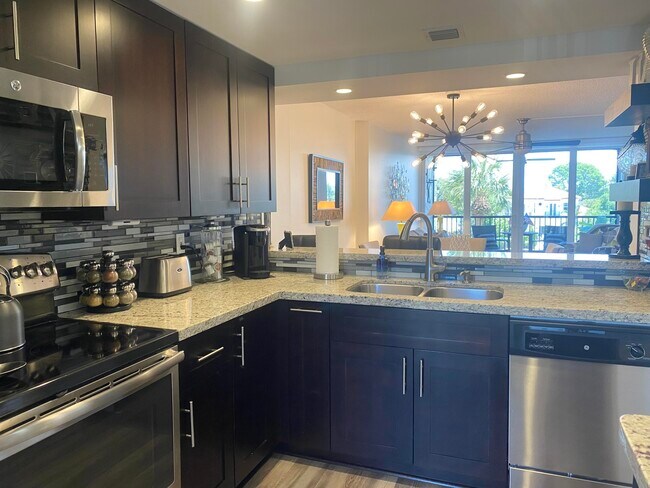 Building Photo - 18 Royal Palm Way