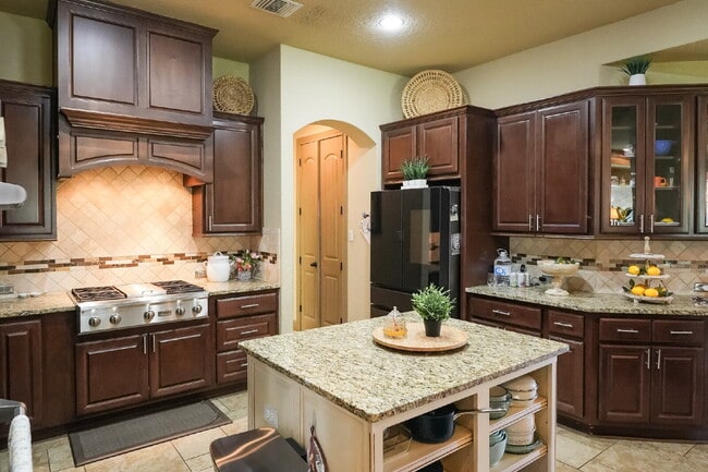 Building Photo - 5919 Dewdrop Ln